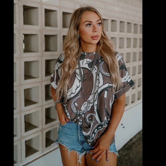 2 Fly Co. (Crazy Train)  NWT Boutique Western Horse shoe Knit Top S-3x - Picture 2 of 4